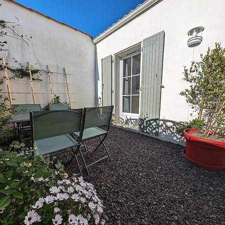 Holiday home Maison Barbadine